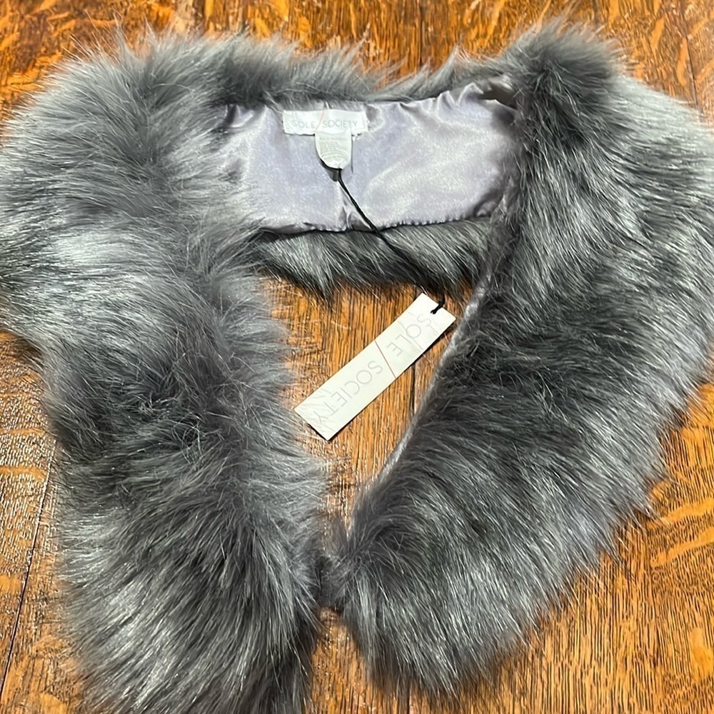 Sole Society for faux fur gray NWT collar